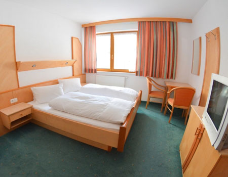 schlafzimmer ferienwohnungen serfaus für 4 bis 7 personen haus monz